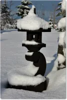 Rankei Steinlaterne im Winter schneebedeckt