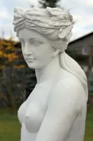 Detail Kopf der Skulptur Wassernymphe