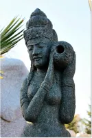 Skulptur Shiva aus Naturstein Basanit  für die Gartengestaltung