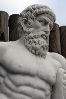 Detail der Herkulesstatue aus Naturstein