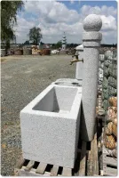 Steinbrunnen mit Brunnenbecken und Steinkugel aus Granit