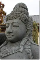 Detail des Kopfes der Steinfigur Lakshmi