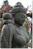 Steinfigur Siwa (Shiva) Kebang für die Gartengestaltung.