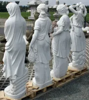 Steinfiguren vier Jahreszeiten seitlich von links hinten