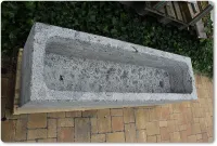 Steintrog aus Kalkstein für den Garten
