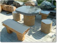 Steinmöbel für den Garten aus Basalt