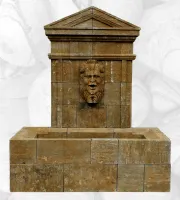 Wandbrunnen antik aus Kalkstein mit Wasserspeier zur Gestaltung von Marktplätzen