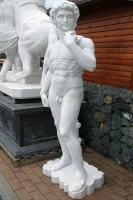 Statue das David aus weißem Marmor