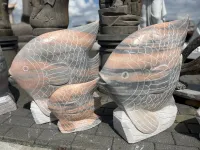 Fische groß und klein aus dem Naturstein Marmor