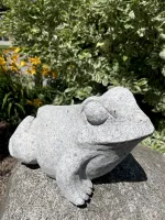 Frosch aus dem Naturstein Granit