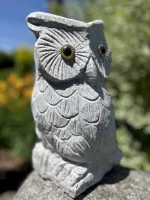 Eule aus Granit von der Seite