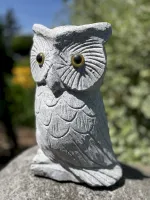 Eule aus Granit für den Garten