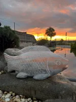 Koi aus orangefarbenen Marmor