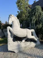 Pferd aus Granit Groß