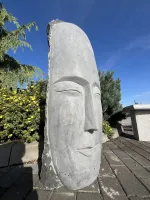 Gesicht der schlafenden Frau aus Basalt mit ruhirer Ausstrahlung