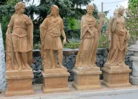 Statuen der vier Jahreszeiten mit Sockel