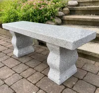 Steinbank Stuttgart aus grauem Granit mit polierter Sitzfläche
