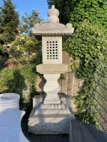 Steinlaterne Kakudai kaku