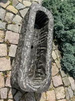 Steintrog gespitzt Blaustein