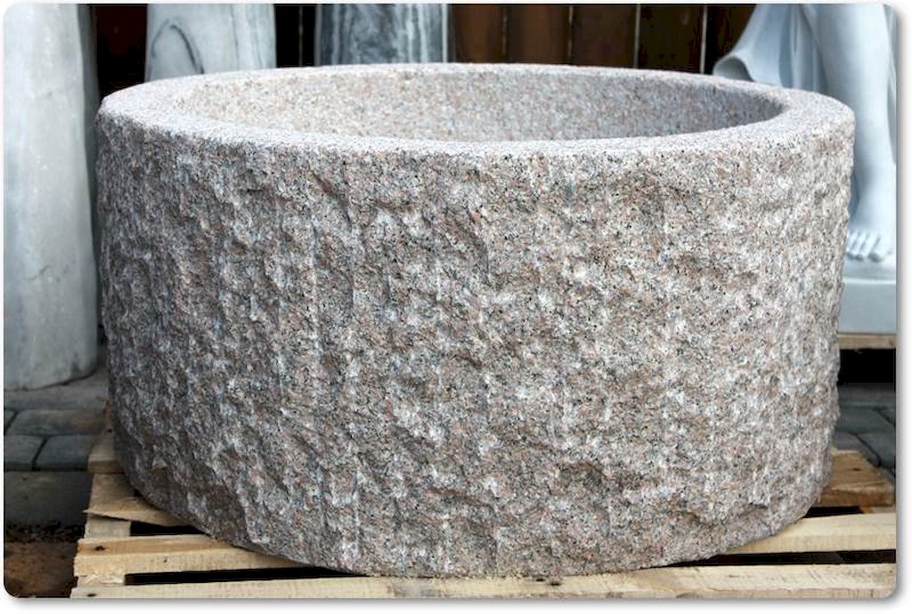 Runder Steintrog aus Granit für den Garten