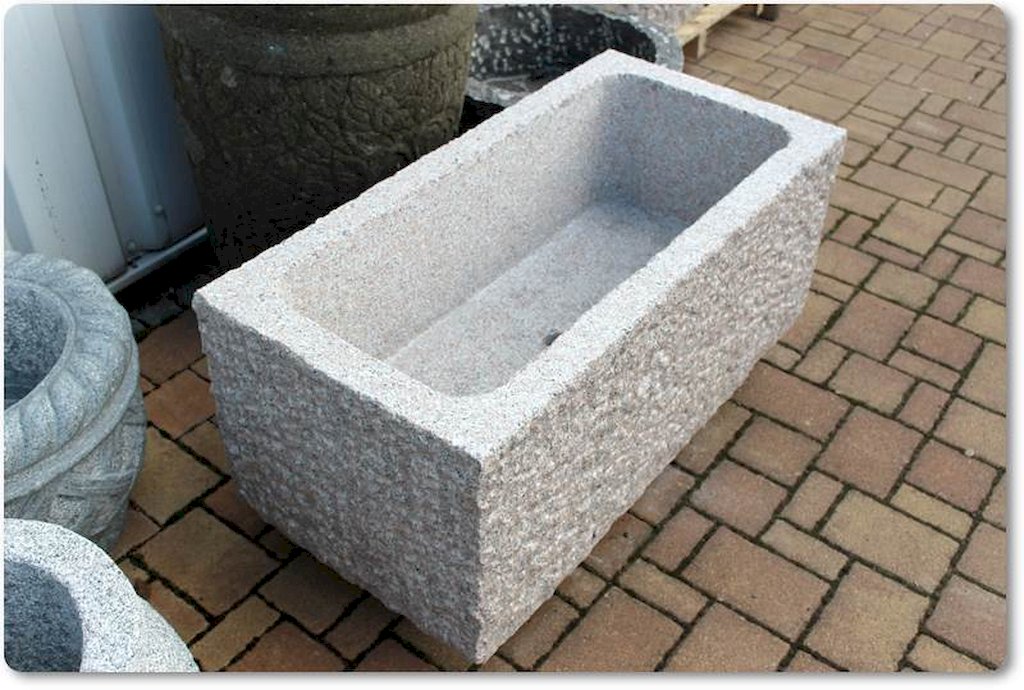 Steintrog aus Granit für den Garten