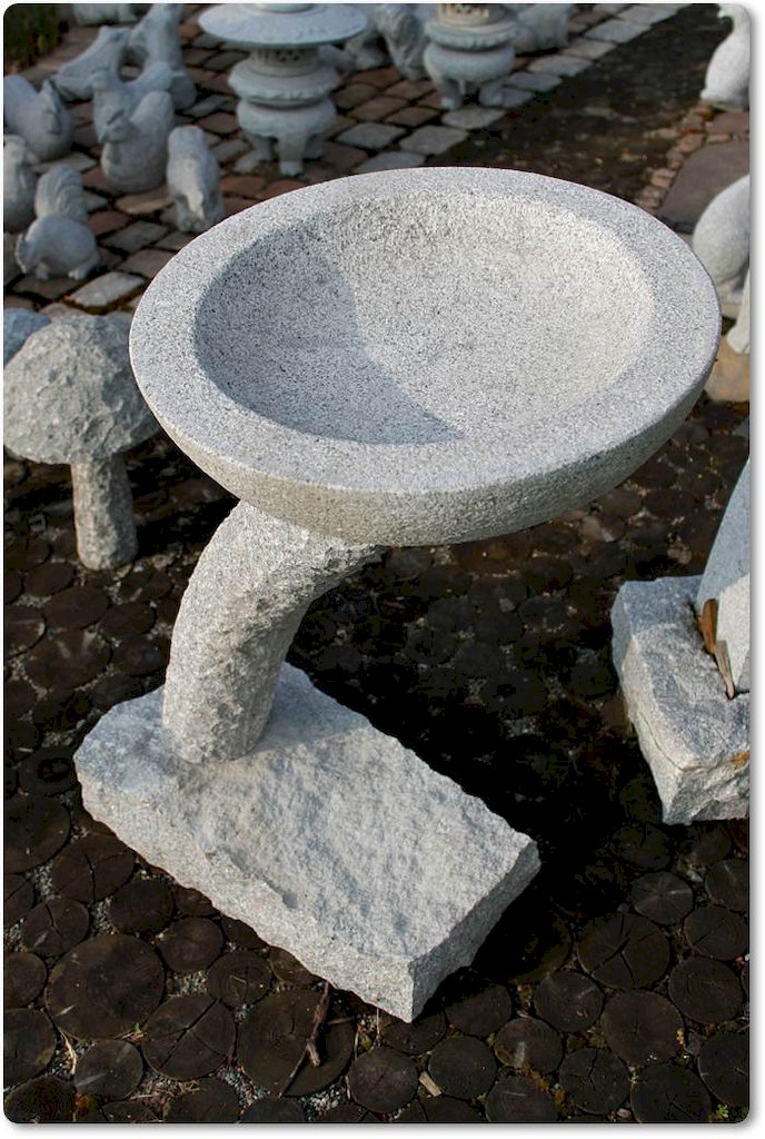Vogeltränke aus Granit