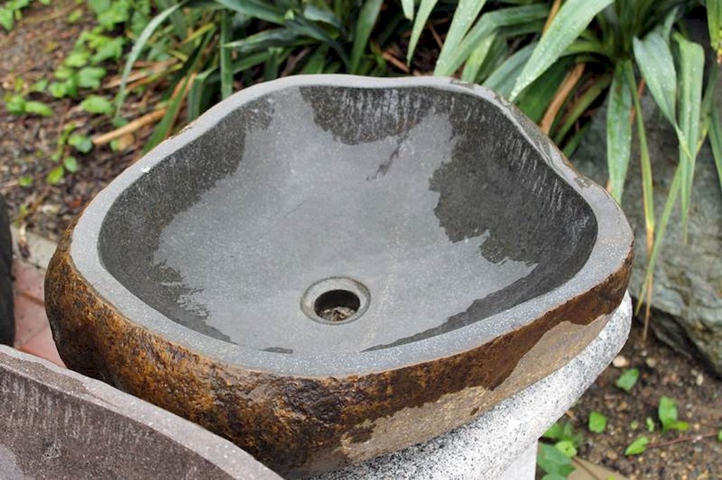 Waschbecken aus Naturstein Rand