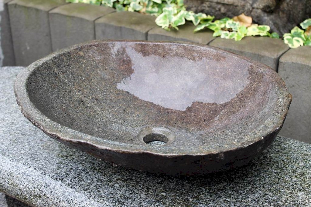 Waschbecken aus Naturstein Rand