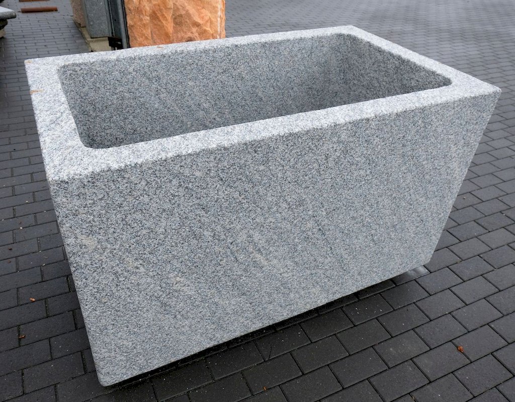 Großer Pflanztrog aus Granit