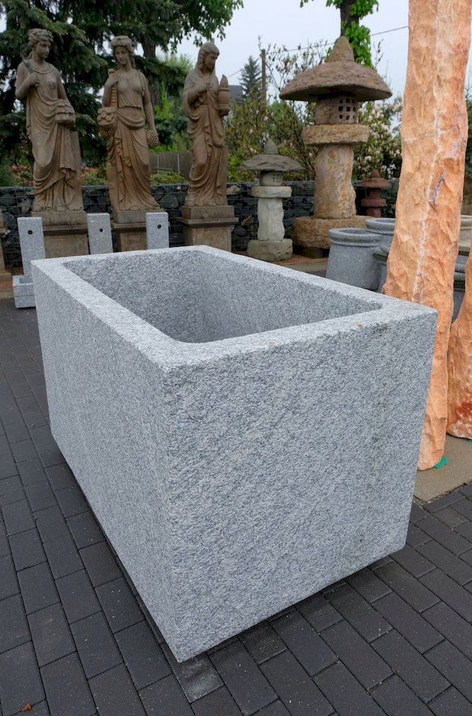 Großer Pflanztrog aus Granit