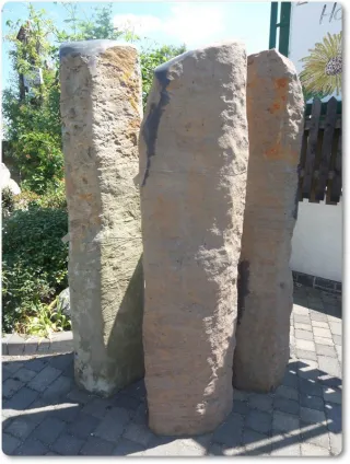Basaltsäulen aus Naturstein Basalt mit Kruste für die Gartendekoration