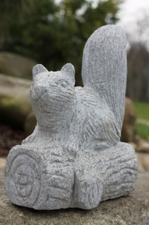 Eichhörnchen aus grauen Granit