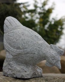 Huhn aus Granit in Handarbeit gefertigt