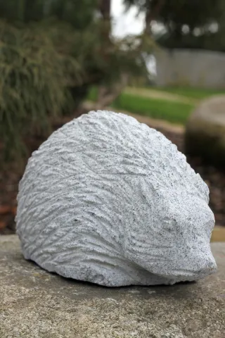 Igel aus Granit für den Garten