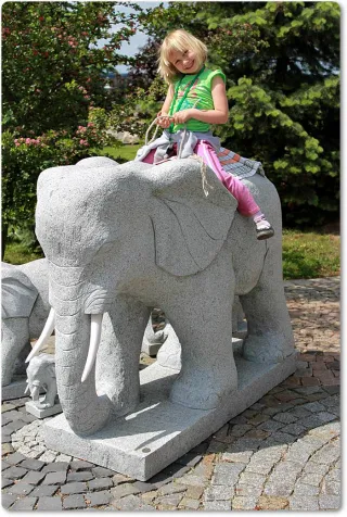 Indischer Granitelefant