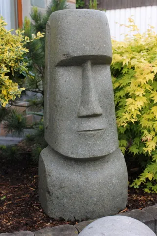 Osterinsel Moai Steinfigur aus Lava für die Gartendekoration