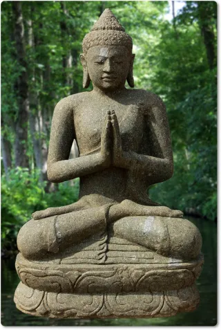 Skulptur Buddha aus Basanit zur Gartendekoration