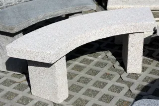 Steinbank Wien aus Naturstein Granit für den Garten oder die Terrasse