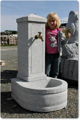 Schöner Zierbrunnen Massiv