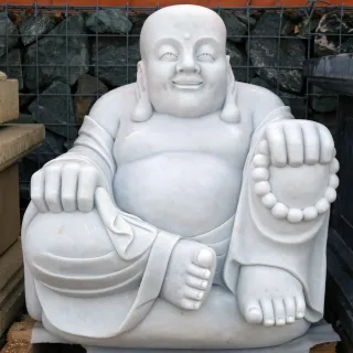 Buddha aus weißem Marmor