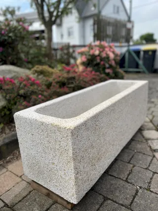 Granittrog viereckig aus grauem Granit zur Bepflanzung