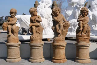 Skulpturen Putten der vier Jahreszeiten mit Sockel