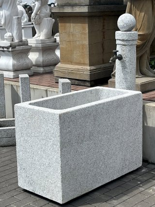 Steinbrunnen aus Granit