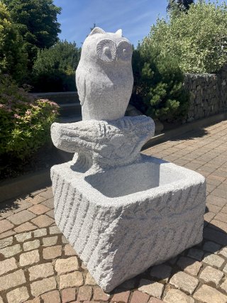 Steinkübel mit Eule